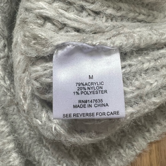 NWT Gray & White Chunky Turtleneck Sweater - Picture 4 of 5